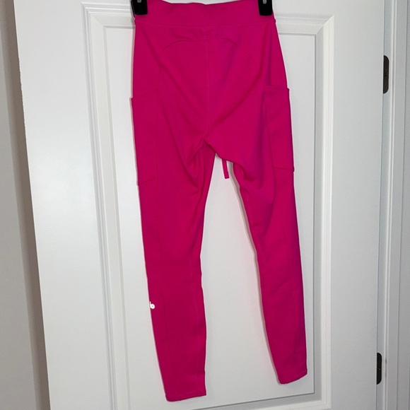 ALO Yoga Leggings - Picture 4 of 8